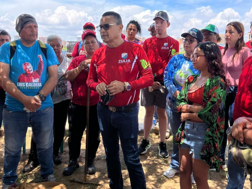 Gobernación del Zulia celebró Día Mundial de las Playas con jornada de saneamiento en las costas del Lago 2 WhatsApp Image 2025 09 22 at 1.35.54 PM