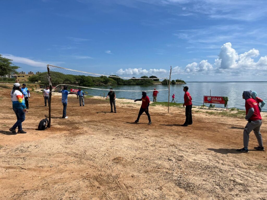 Gobernación del Zulia celebró Día Mundial de las Playas con jornada de saneamiento en las costas del Lago 4 WhatsApp Image 2025 09 22 at 1.35.54 PM 3