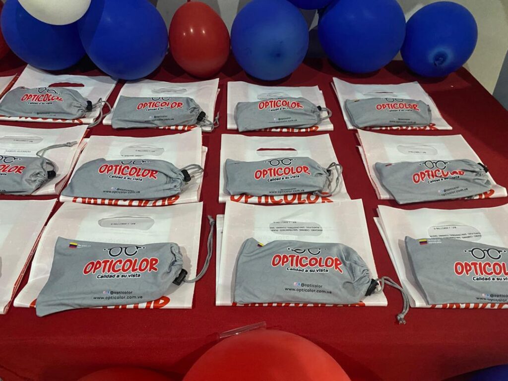 Alcaldía de Maracaibo entregó 21 lentes correctivos a niños y niñas en edad escolar 2 WhatsApp Image 2025 09 23 at 12.10.05 PM