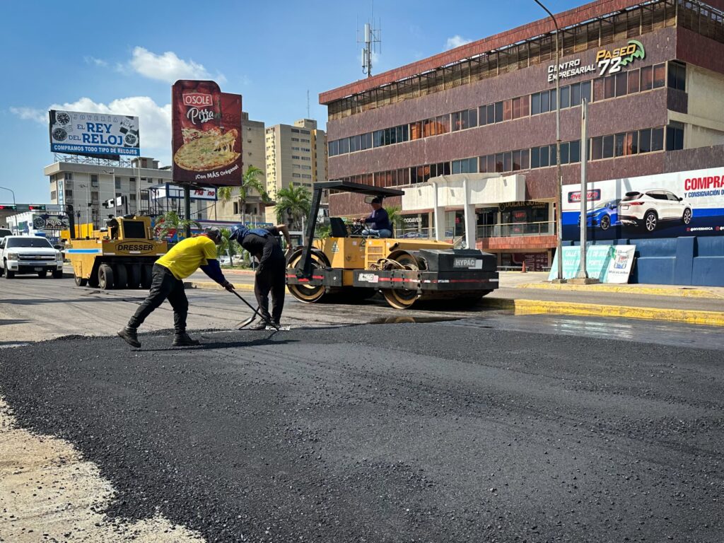 Avanza rehabilitación de la avenida Las Delicias tras instalación de 950 toneladas de asfalto 3 WhatsApp Image 2025 09 30 at 9.41.31 AM 1
