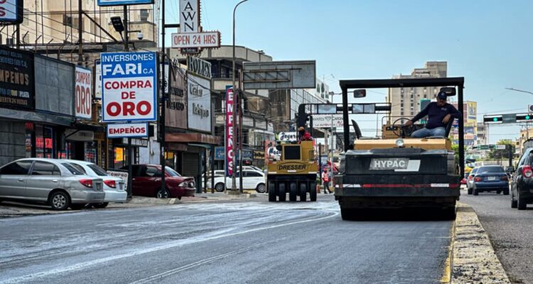 Avanza rehabilitación de la avenida Las Delicias tras instalación de 950 toneladas de asfalto 1 Avenida