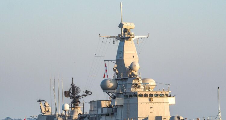 Venezuela coordinó con Países Bajos operación de una fragata en aguas cercanas a La Orchila 1 fragata ZR. MS. Van Amstel