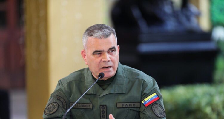 Padrino López: «Estamos amenazados, han hecho ya de todo contra nosotros y seguimos tranquilos, trabajando» 1 Padrino López