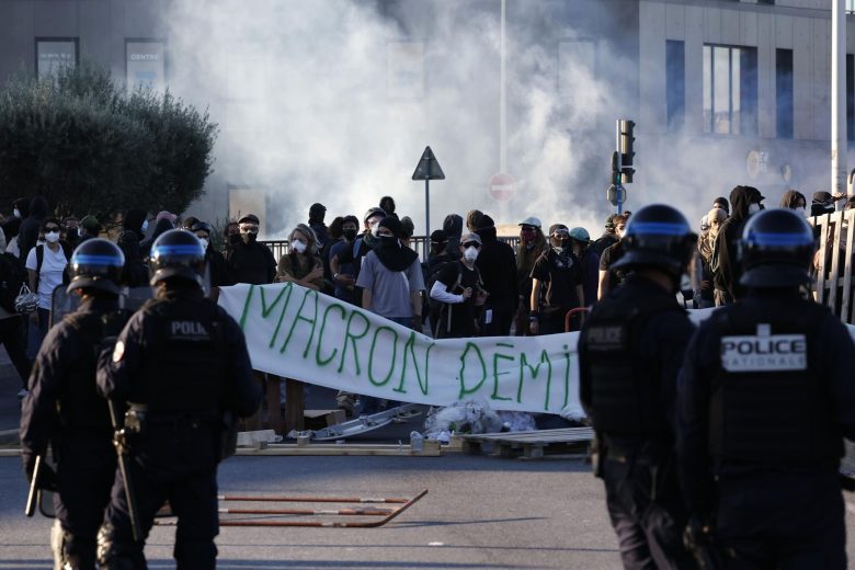 Francia: cerca de 200 detenidos en protestas contra los ajustes presupuestarios 2 rss efe91ad72de1297929969e8f2fa0d229ee1607e6675w 780x520 1