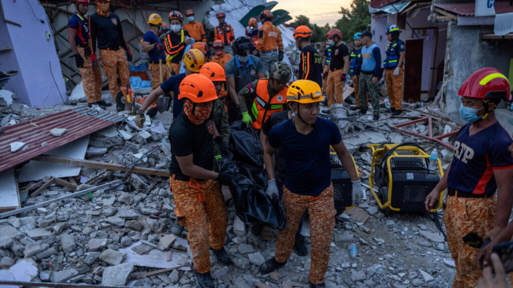 Al menos 60 muertos tras fuerte terremoto de 6,9 que sacudió el centro de Filipinas 2 2025 10 01T113823Z 1254014824 RC2X2HAAG3PV RTRMADP 3 PHILIPPINES QUAKE