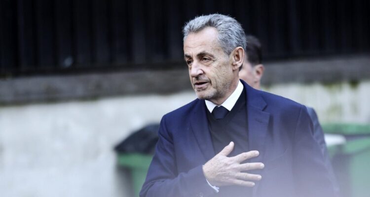 El expresidente de Francia Nicolás Sarkozy llegó a prisión para cumplir su condena de cinco años 1 Sarkozy