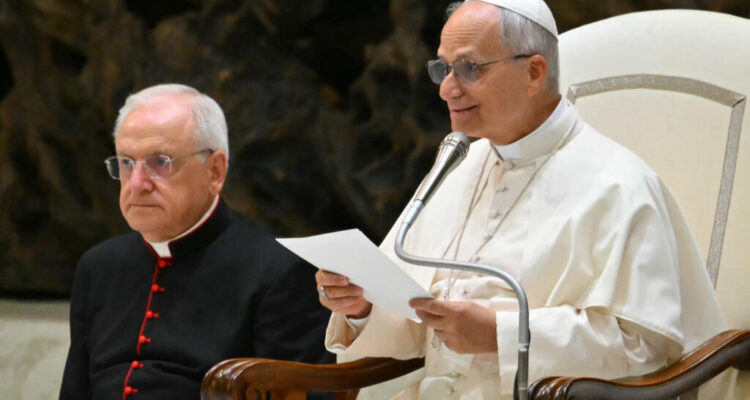 Papa León XIV se reunió con víctimas de abusos sexuales por parte de miembros de la Iglesia 1 458e04cd0210428e1a719067179205bb07215dae