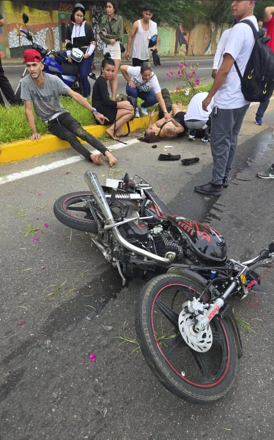Motorizado ebrio resultó herido con acompañantes en accidente en avenida El Milagro 2 Accidente de moto1
