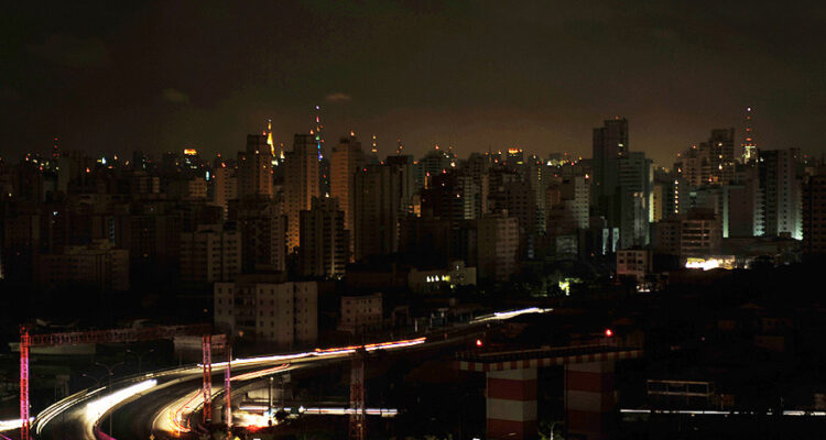 Un mega apagón dejó sin luz a la mitad de Brasil 1 Apagón