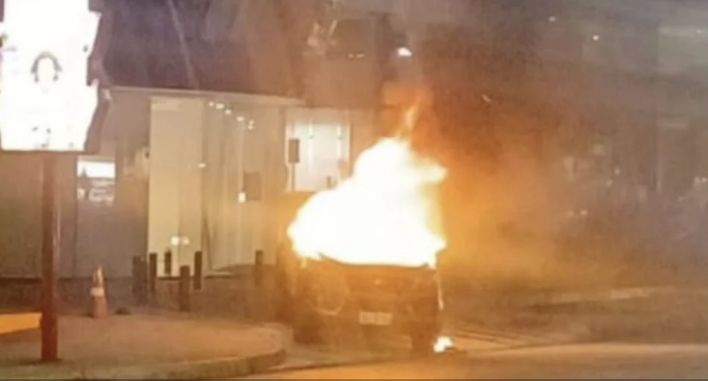 Explotó carro bomba en Ecuador junto a las oficinas de familiares de Daniel Noboa en Guayaquil. Hay 30 heridos y un muerto 4 Explosion de carro bomba