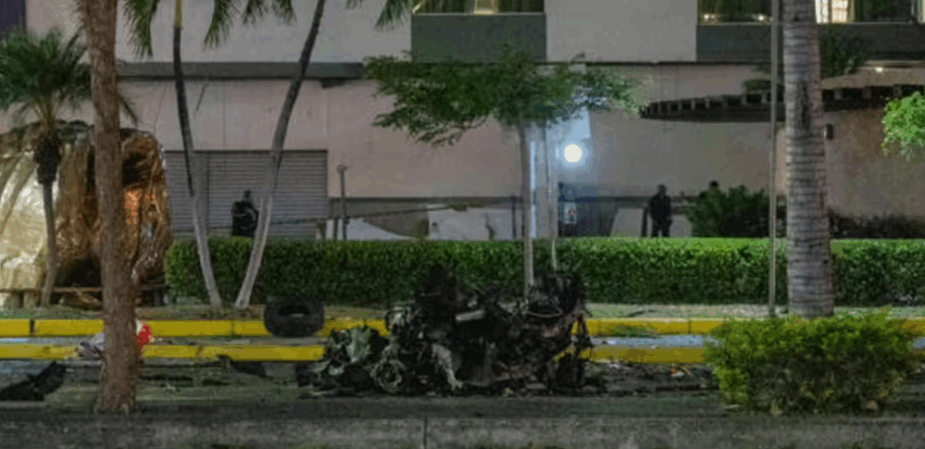 Explotó carro bomba en Ecuador junto a las oficinas de familiares de Daniel Noboa en Guayaquil. Hay 30 heridos y un muerto 5 Guayaquil bomba