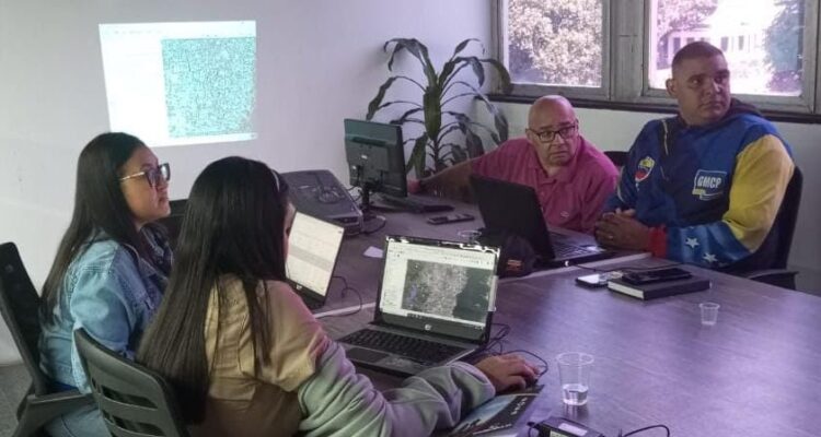 Alcaldía de Maracaibo adelanta homologación de datos cartográficos y circuitos comunales 1 IMG 20250930 WA0125
