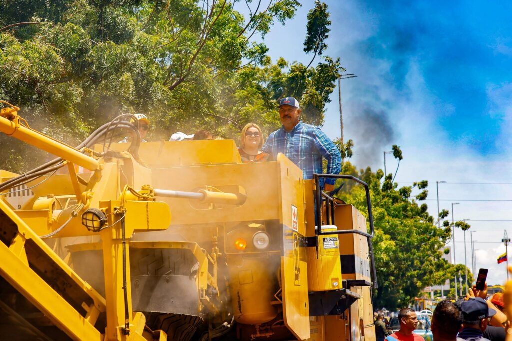 Inició Plan de Asfaltado en Circunvalación 1 para beneficiar a más de 1 millón 900 mil habitantes de Maracaibo y San Francisco 4 IMG 20251001 WA0097