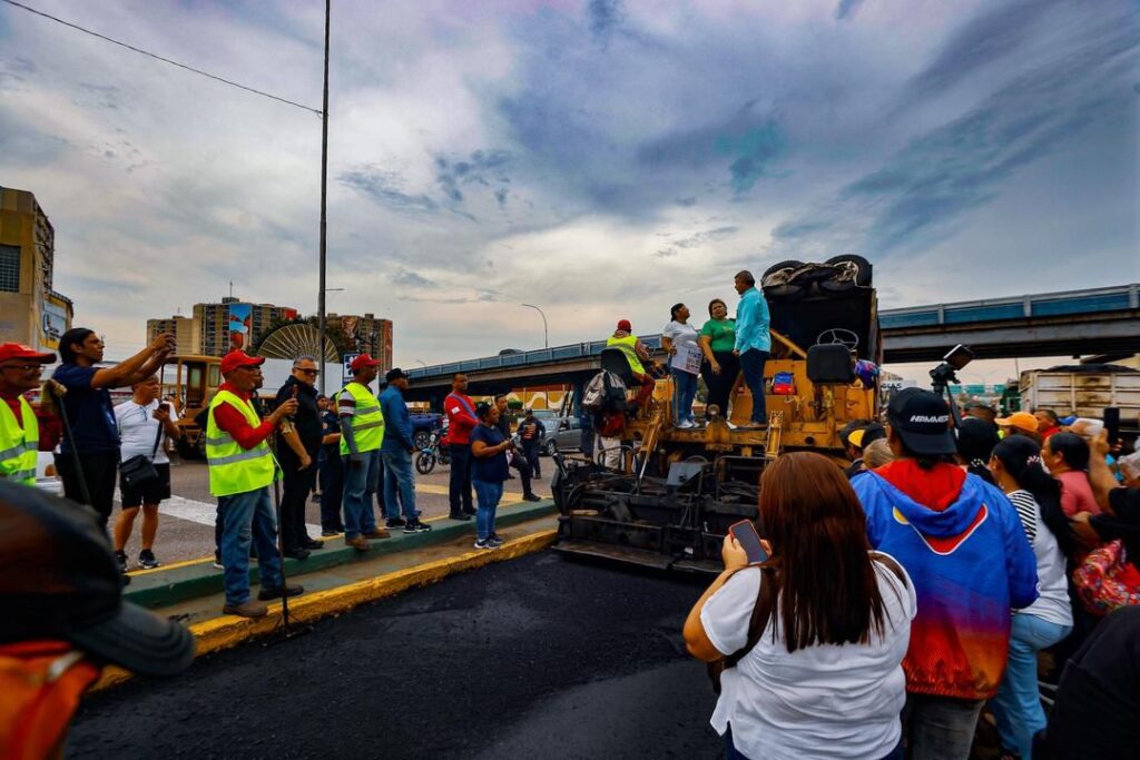 Comenzó asfaltado de 2.3 kilómetros del casco central de Maracaibo como preparativo de la Bajada de la Virgen 7 IMG 20251020 WA0067