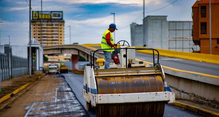 Comenzó asfaltado de 2.3 kilómetros del casco central de Maracaibo como preparativo de la Bajada de la Virgen 1 IMG 20251020 WA0069