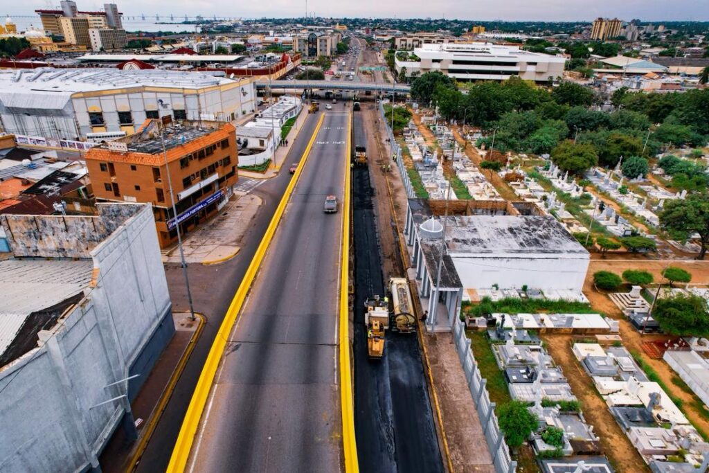 Comenzó asfaltado de 2.3 kilómetros del casco central de Maracaibo como preparativo de la Bajada de la Virgen 5 IMG 20251020 WA0072