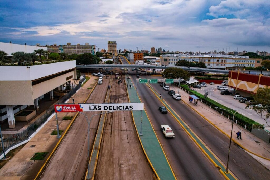 Comenzó asfaltado de 2.3 kilómetros del casco central de Maracaibo como preparativo de la Bajada de la Virgen 6 IMG 20251020 WA0073