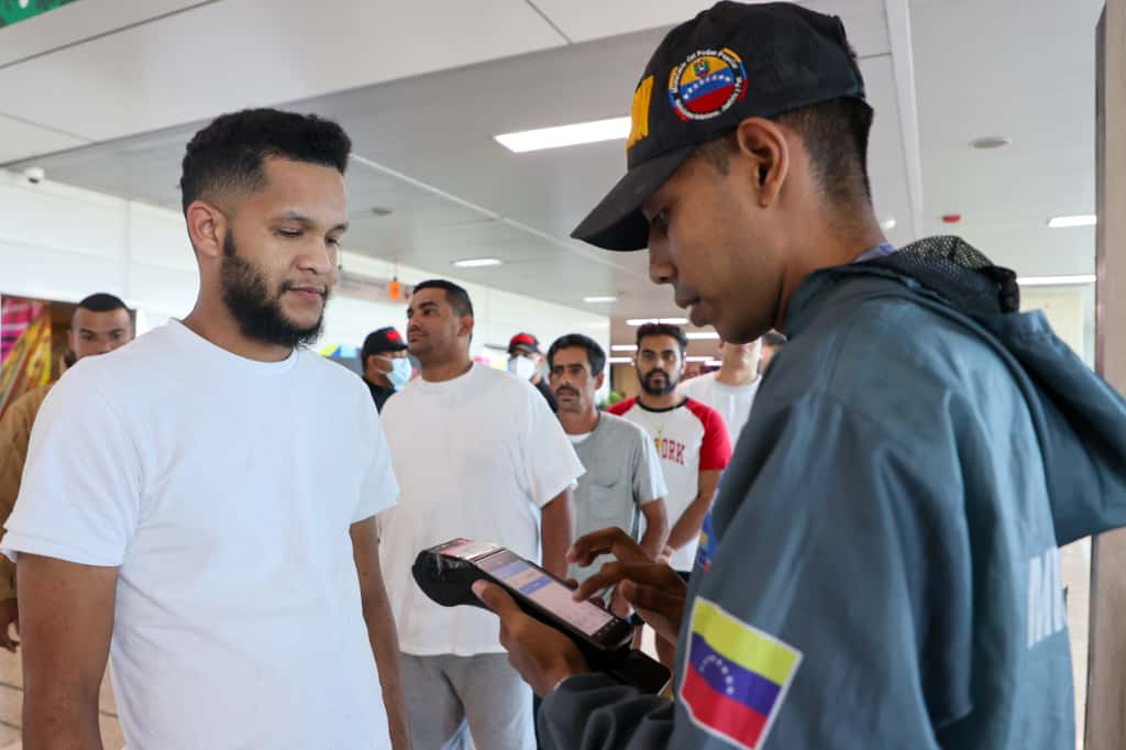 Gobierno Bolivariano respondió ante políticas migratorias de EE. UU. con nuevo vuelo de repatriación 7 IMG 20251020 WA0093