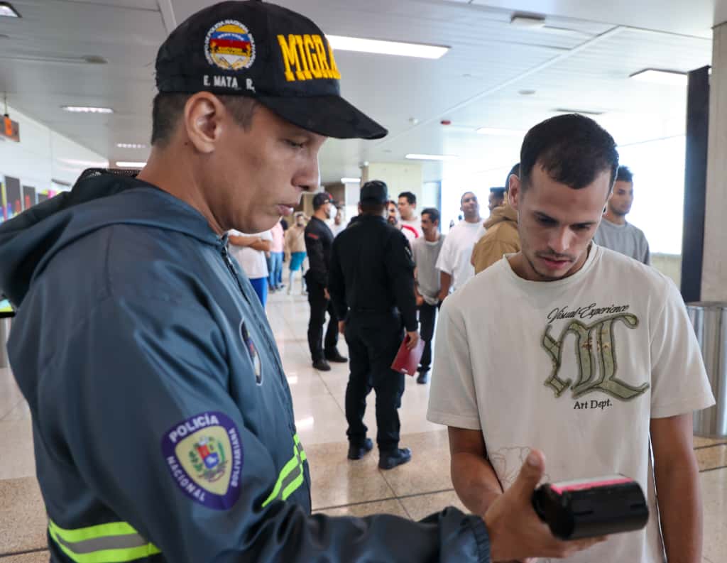Gobierno Bolivariano respondió ante políticas migratorias de EE. UU. con nuevo vuelo de repatriación 3 IMG 20251020 WA0098