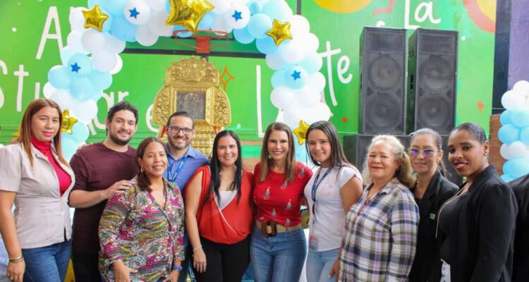 La Chinita bendijo a los niños y niñas de la Fundación Niños del Sol 1 IMG 20251020 WA0105