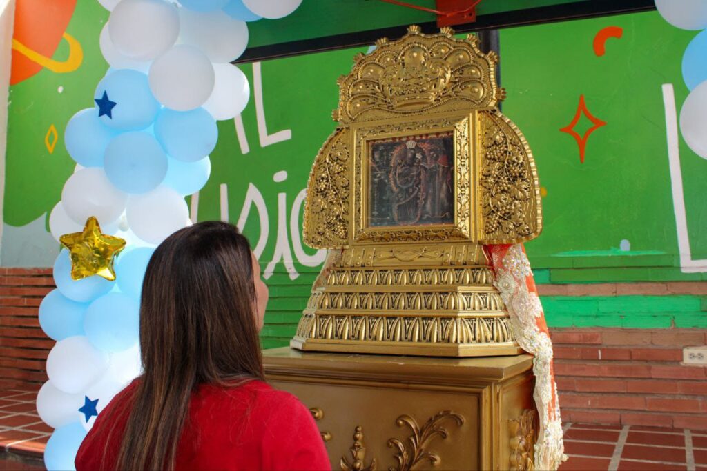 La Chinita bendijo a los niños y niñas de la Fundación Niños del Sol 2 IMG 20251020 WA0106