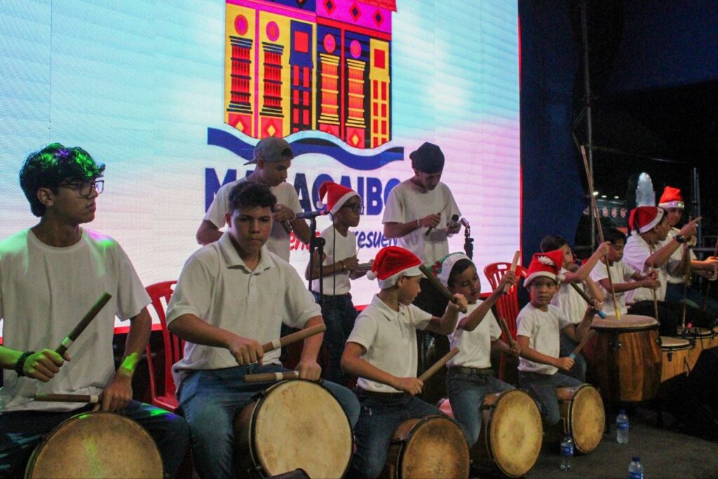 Alcalde Di Martino: «El lunes empiezan a sonar las gaitas finalistas para elegir la gaita del año» 2 IMG 20251020 WA0138