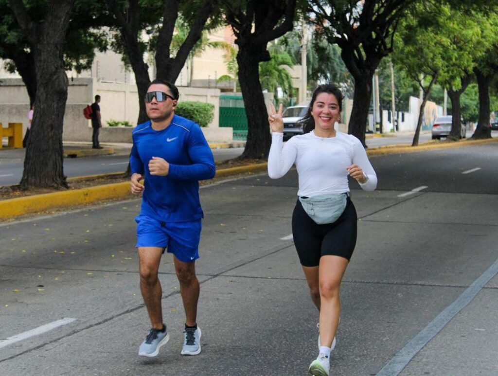 Más de mil personas se activan cada domingo en la Ciclovía 4 IMG 20251027 WA0032