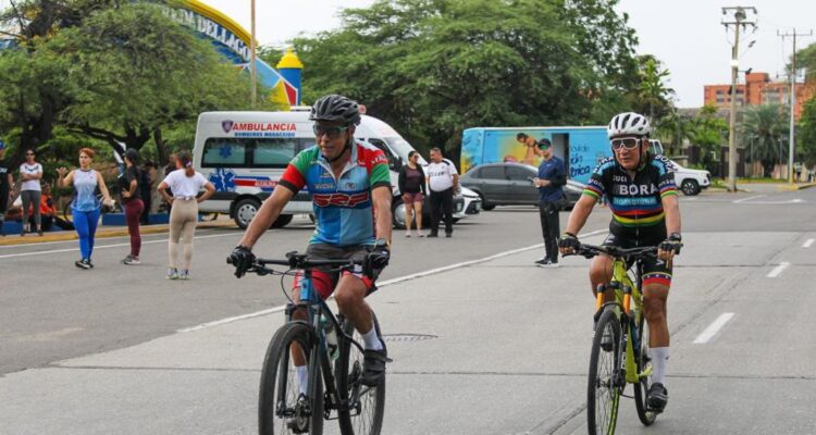 Más de mil personas se activan cada domingo en la Ciclovía 1 IMG 20251027 WA0033