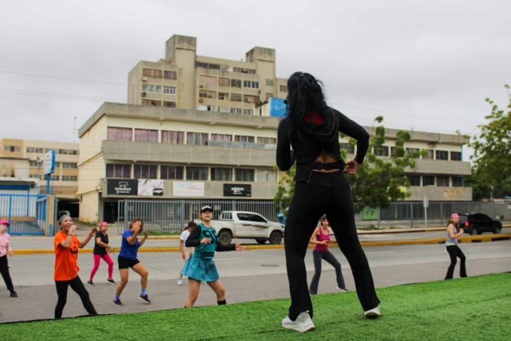 Más de mil personas se activan cada domingo en la Ciclovía 7 IMG 20251027 WA0038