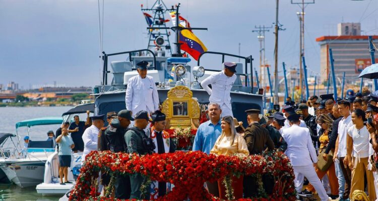 La Chinita inició Procesión Lacustre para reencontrase con sus hijos de los pueblos costeros del Zulia 1 IMG 20251027 WA0039