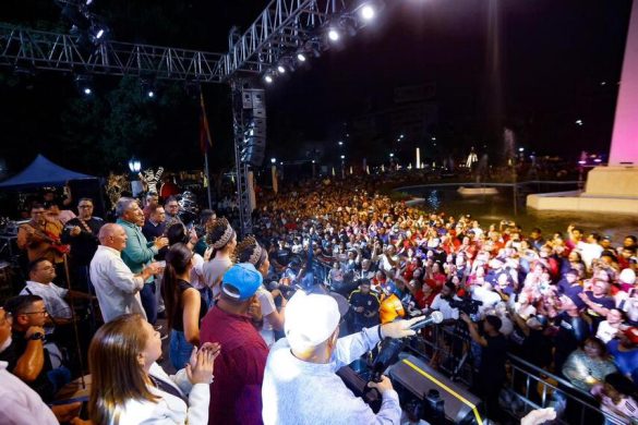 La Navidad encendió sus luces en las plazas República e Indio Mara de Maracaibo 4 La Navidad encendio sus luces en las plazas Republica e Indio Mara de Maracaibo 4 585x390 1