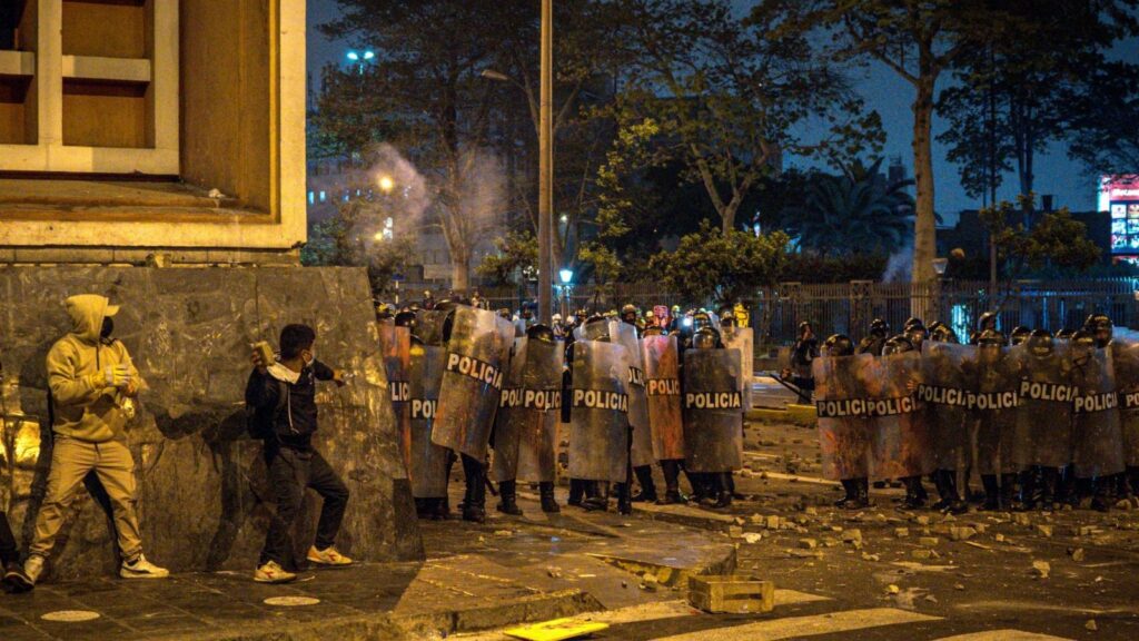 Presidente interino José Jerí decretó estado de emergencia en dos provincias de Perú por 30 días 2 Manifestaciones en Peru
