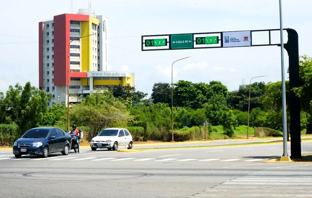 Alcaldía de Maracaibo comenzó la instalación de semáforos digitales en la ciudad 5 Maracaibo instala semaforos digitales en la ciudad 3 r