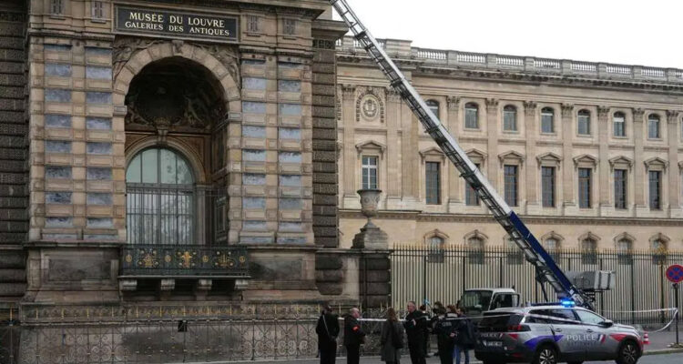 Detenidos cinco nuevos sospechosos del robo en el Louvre 1 Sospechosos