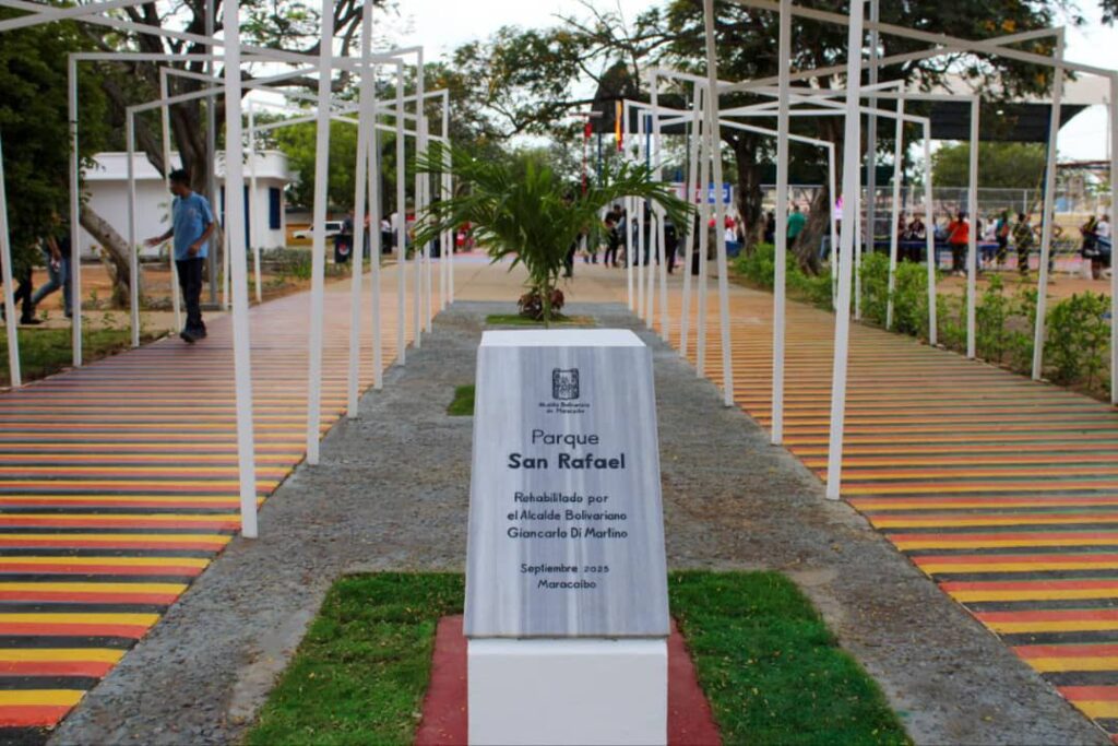 Alcaldía de Maracaibo recuperó y entregó tres plazas en tres parroquias 7 WhatsApp Image 2025 10 06 at 10.04.42 AM 2