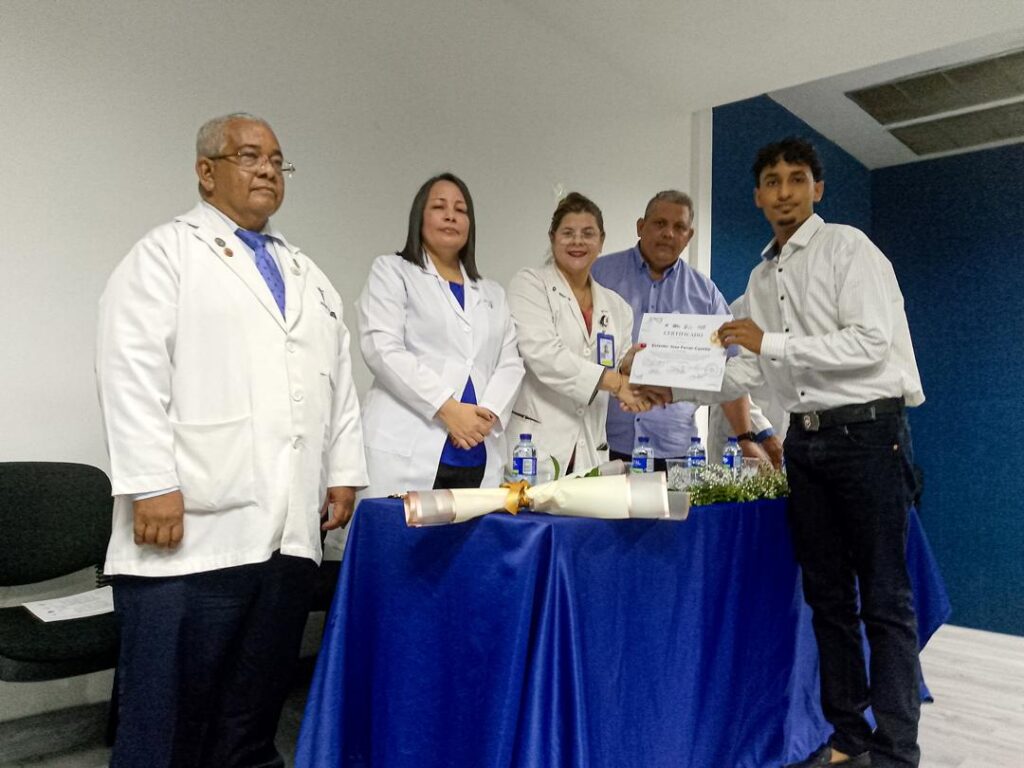 SAHUM otorgó 144 reconocimientos por cursos de Gestión de Medicina Ocupacional y Auxiliar de Radioterapia 5 WhatsApp Image 2025 10 06 at 9.52.54 AM 4