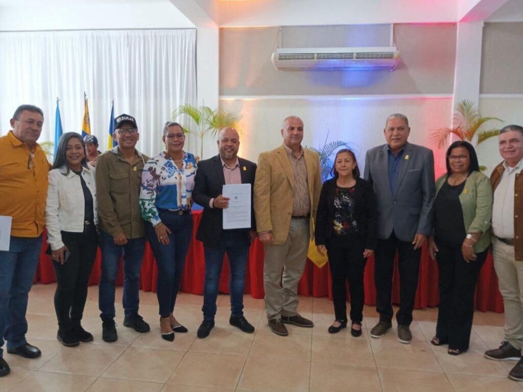 CLEZ avanza desde Perijá con el Anteproyecto de Ley para la Regulación del Uso de Motocicletas 3 WhatsApp Image 2025 10 06 at 9.54.22 AM 2