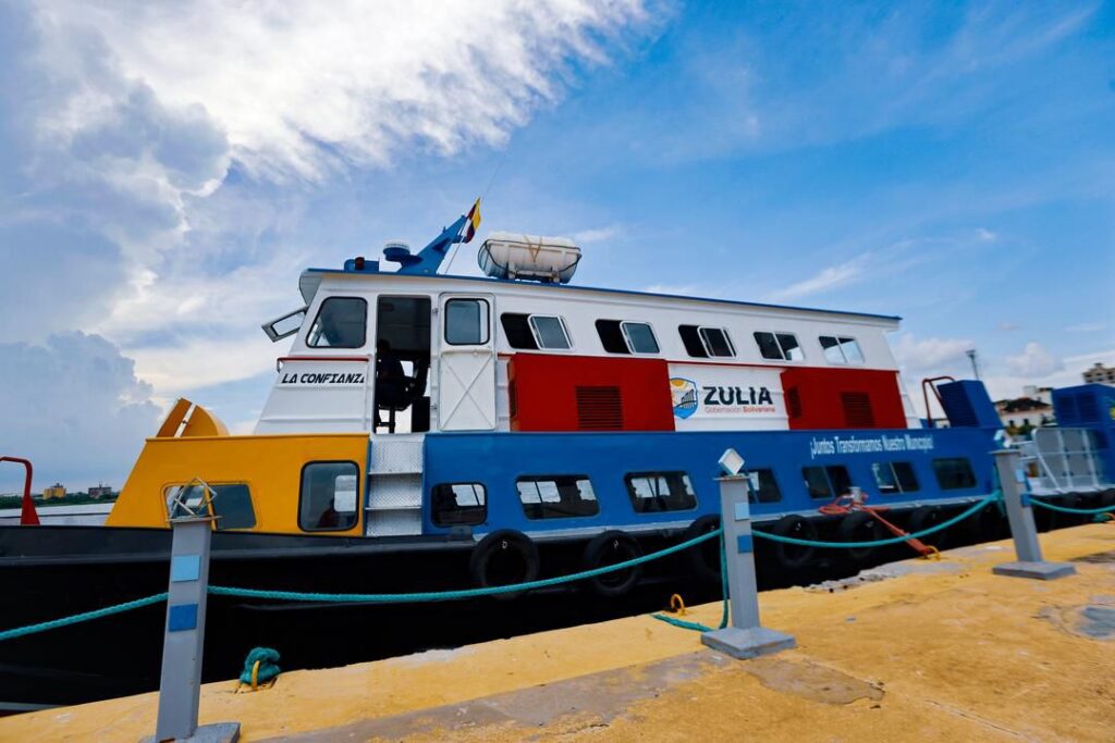 Embarcación La Confianza se sumó con 104 puestos para el transporte lacustre hasta Almirante Padilla 3 WhatsApp Image 2025 10 06 at 9.56.45 AM 2