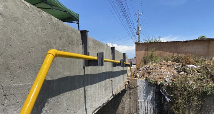 Alcaldía de Maracaibo instaló tubería aérea de gas doméstico para 1500 familias en Venancio Pulgar 1 Gas