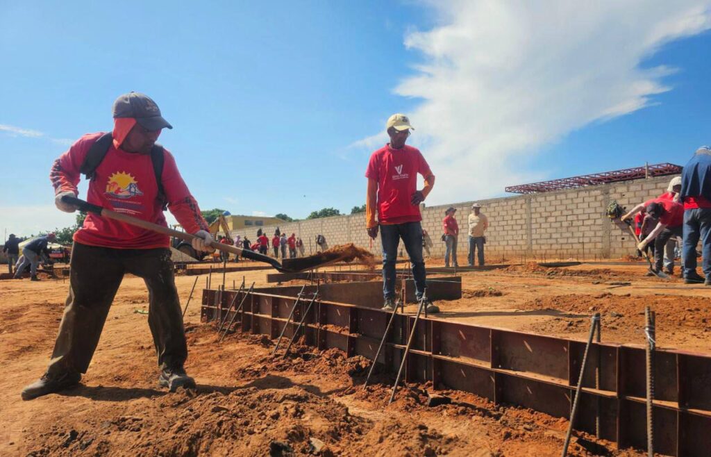 Gobierno Bolivariano inicia la construcción de viviendas para afectados por explosión en Marcial Hernández 5 WhatsApp Image 2025 10 07 at 9.56.40 AM 3