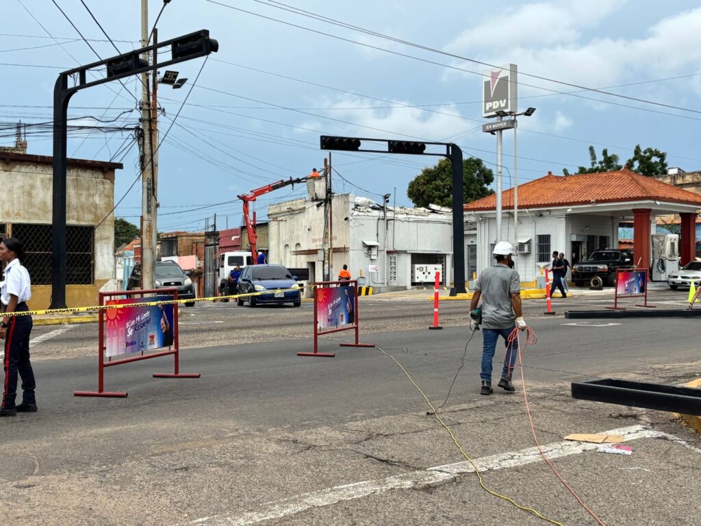 Alcaldía de Maracaibo instala nuevos semáforos digitales en 15 intersecciones de la avenida Bella Vista 4 WhatsApp Image 2025 10 08 at 2.11.18 PM 3