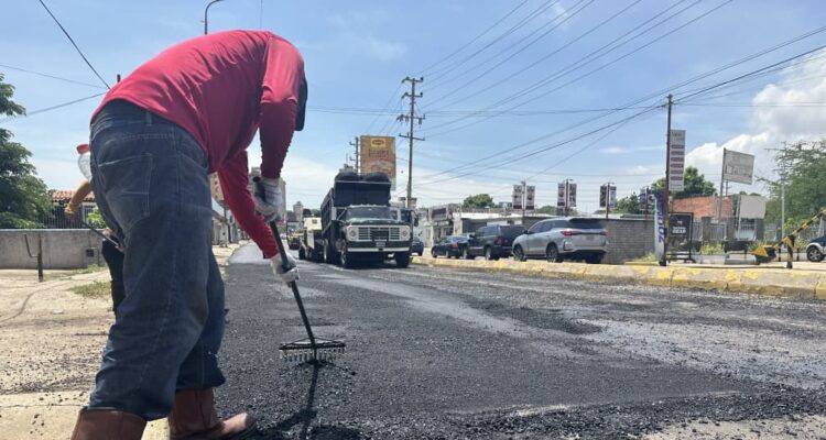 Alcaldía culminó con éxito primera fase del reasfaltado de la Av. Delicias sentido sur-norte 1 Asfaltado