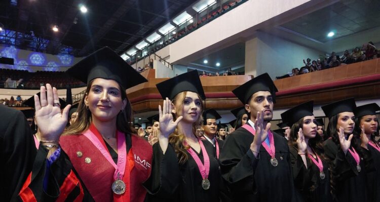 Más de 400 sueños cumplidos: URBE entregó títulos a su nueva generación de profesionales 1 URBE