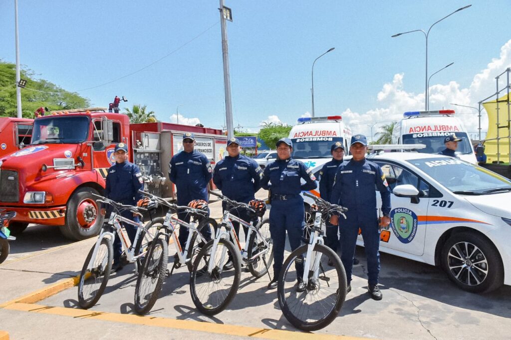 Alcalde Héctor Soto dotó de nuevos equipos a Bomberos de San Francisco y Polisur 3 WhatsApp Image 2025 10 14 at 11.41.13 AM 2