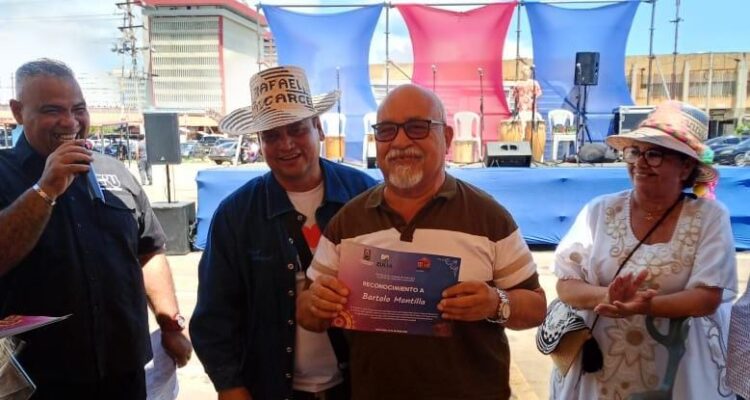 Mercado Las Pulgas celebró aniversario con acto en apoyo a la paz 1 Mercado
