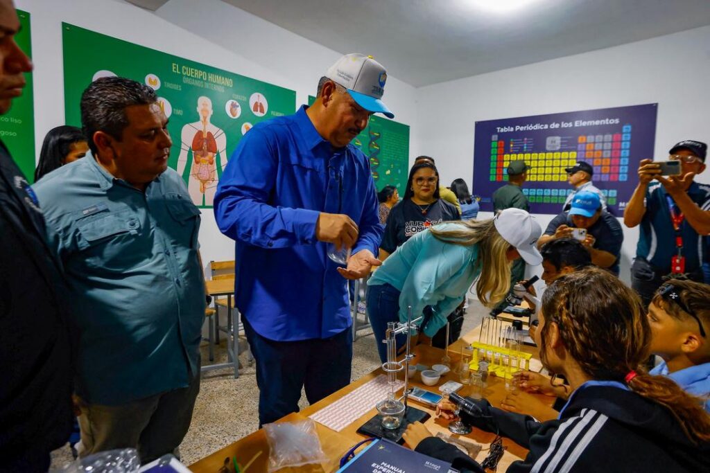 Gobernador Caldera constató avances de obras en materia de vialidad, agua y salud en el municipio Baralt 4 WhatsApp Image 2025 10 16 at 10.50.33 AM 2