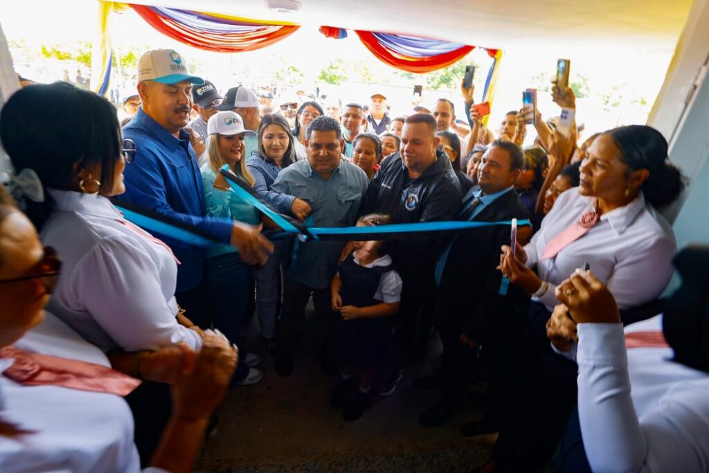 Gobernador Caldera constató avances de obras en materia de vialidad, agua y salud en el municipio Baralt 6 WhatsApp Image 2025 10 16 at 10.50.33 AM 4