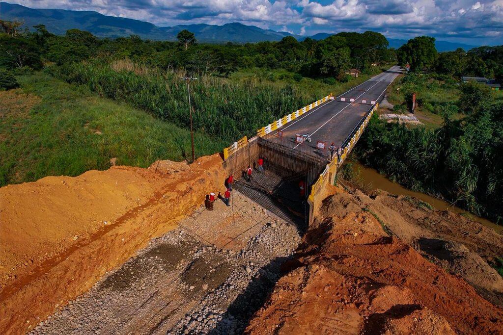 Gobernador Caldera constató avances de obras en materia de vialidad, agua y salud en el municipio Baralt 11 WhatsApp Image 2025 10 16 at 10.50.33 AM 9