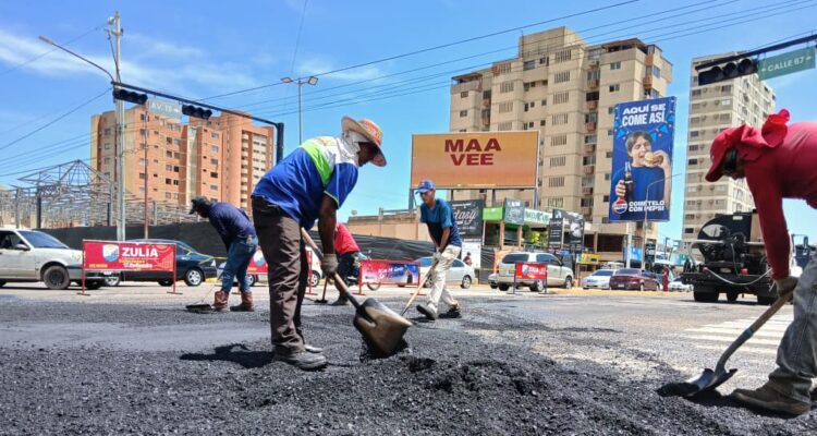 3.800 toneladas de asfalto se han aplicado en sentido norte-sur de la avenida Delicias 1 Asfaltado