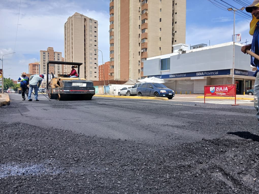 3.800 toneladas de asfalto se han aplicado en sentido norte-sur de la avenida Delicias 3 WhatsApp Image 2025 10 20 at 9.39.47 AM 2